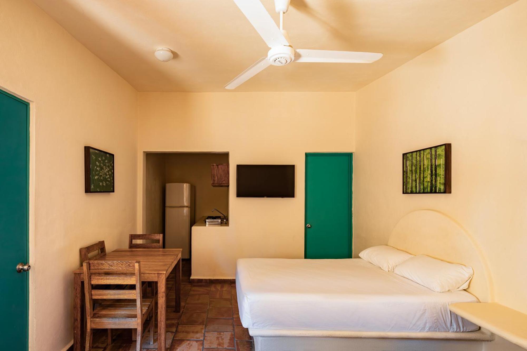 Bungalows Las Arenas San Patricio Melaque Kültér fotó