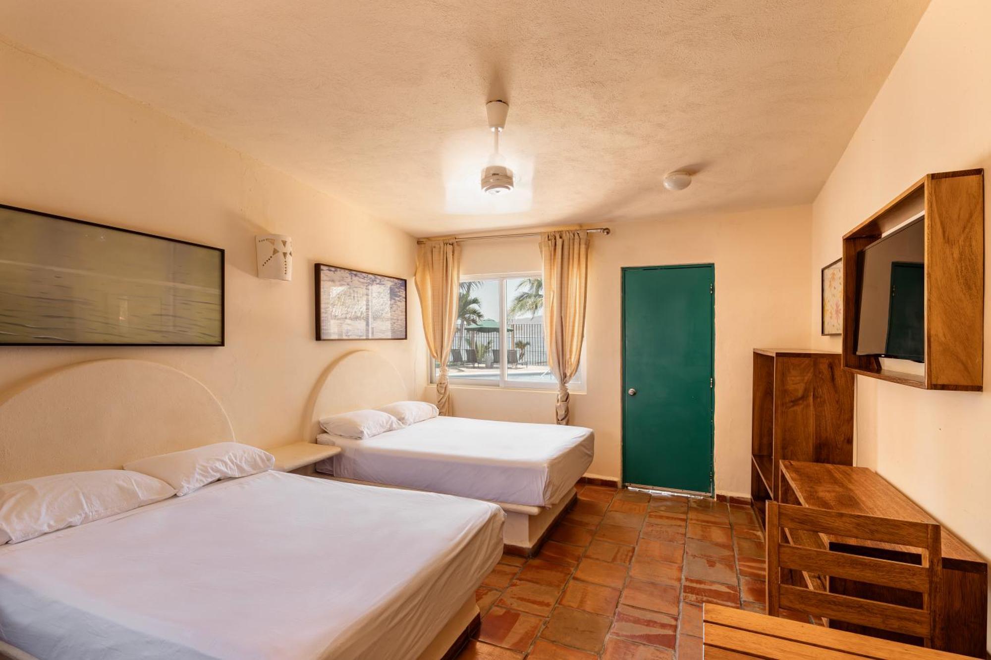 Bungalows Las Arenas San Patricio Melaque Kültér fotó